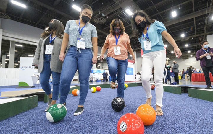 image of SmileCon 2021 attendees