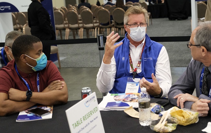 image of SmileCon 2021 attendees