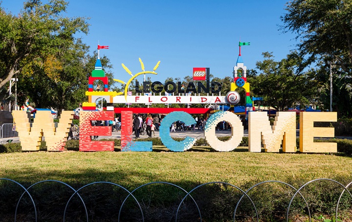 Legoland welcome sign