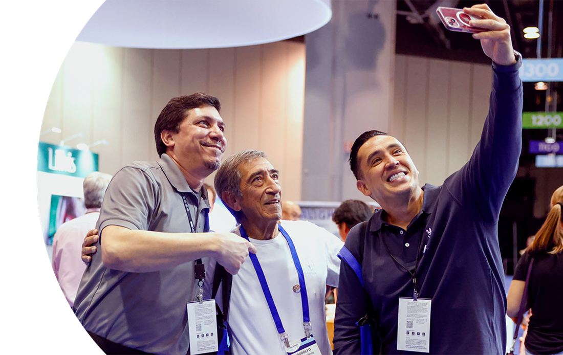 SmileCon attendees taking a selfie