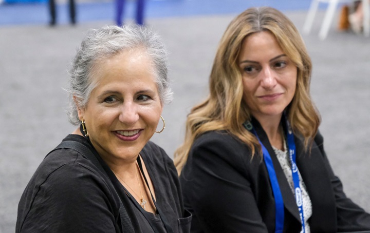 An image of one on one action at Smilecon
