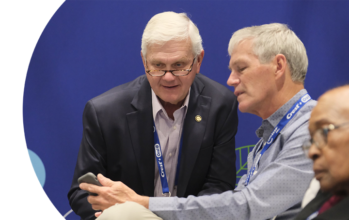 Two affiliate attendees talking