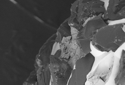 Image of debris on diamond instrument