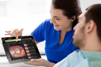 Image of dentist using Consult Mode