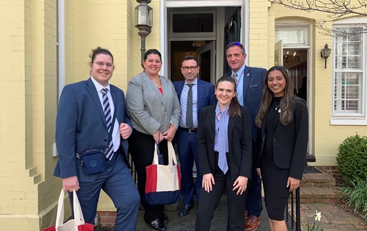 Photo of members of the New Jersey Dental Association and students from the Rutgers School of Dental Medicine in front of the ADA House in Washington.