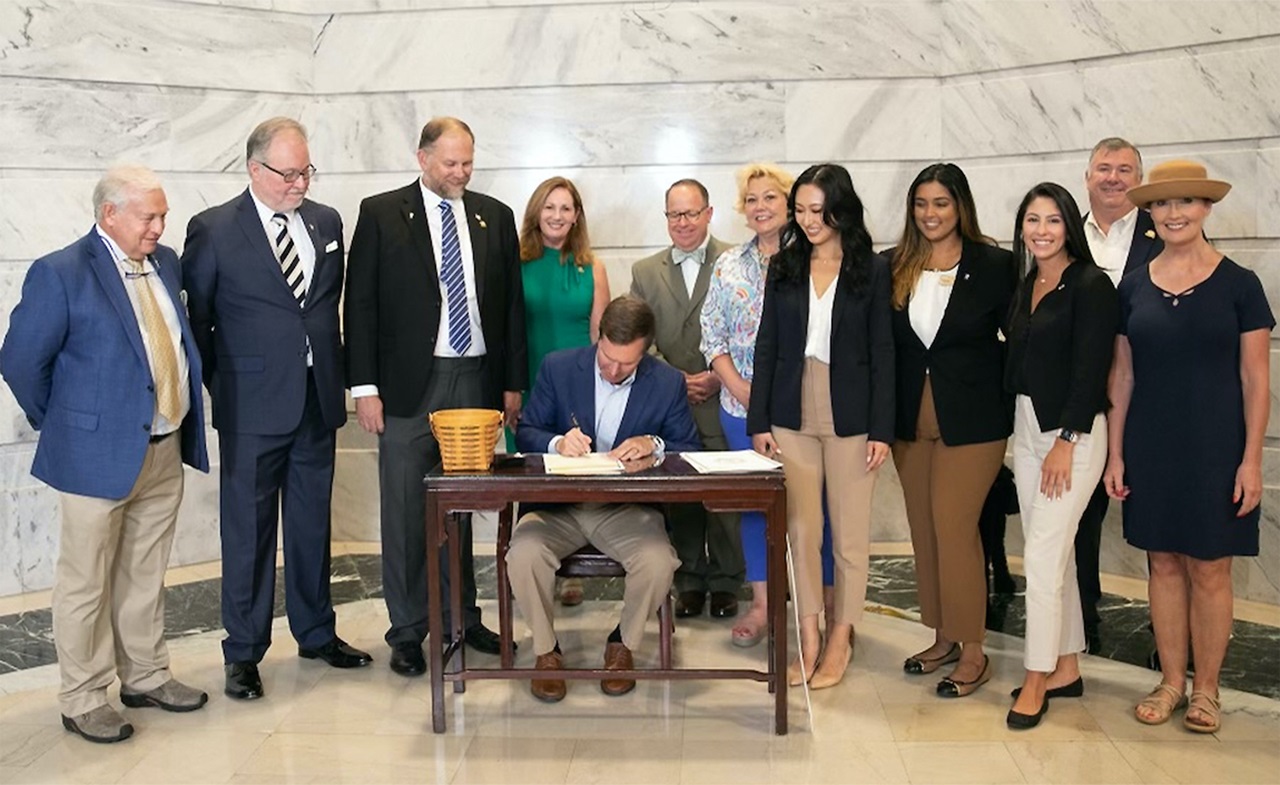 Photo of 2022 Kentucky Dental Association bill signing