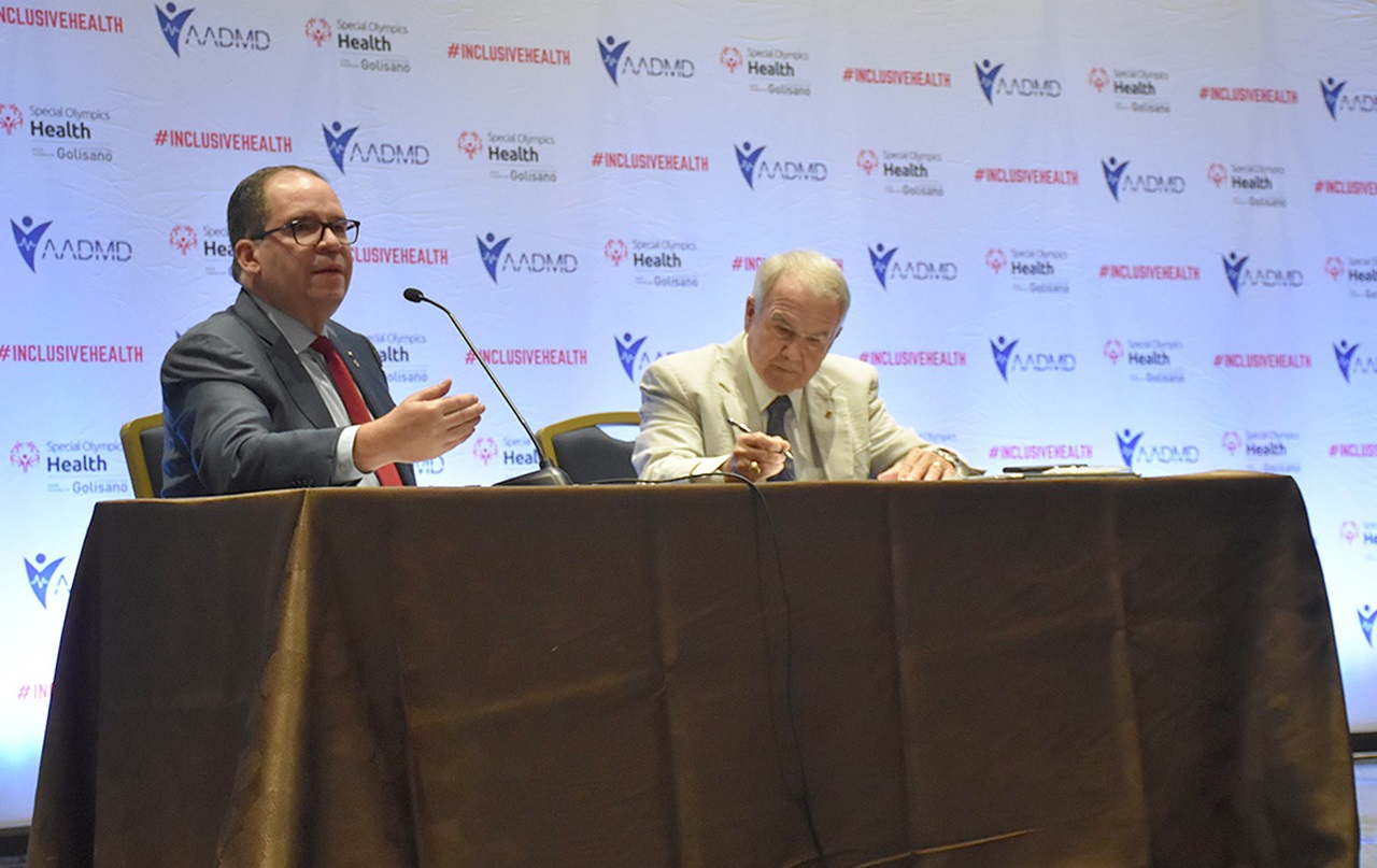 Photo of Drs. Sabates and Harmon at conference
