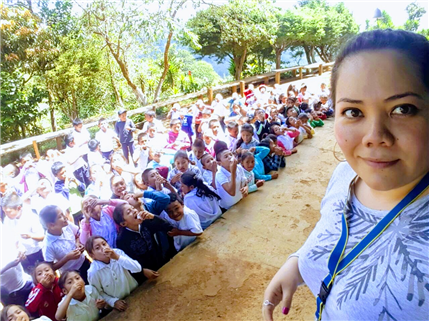 Children receiving oral health education