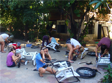 Volunteers setting up clinic