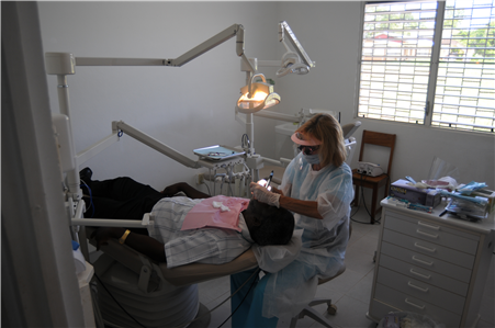 Dentisit treating patient in Belize